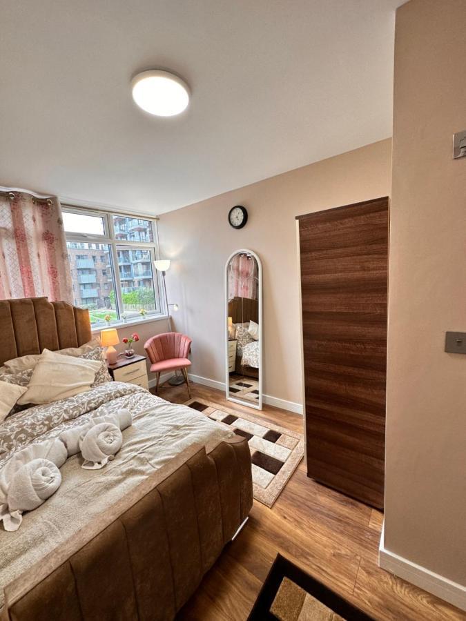 Canary Wharf Single Double And En-Suite Rooms London Exteriör bild