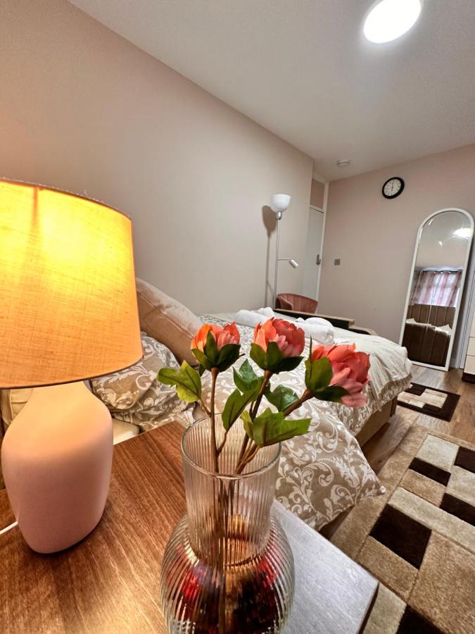 Canary Wharf Single Double And En-Suite Rooms London Exteriör bild
