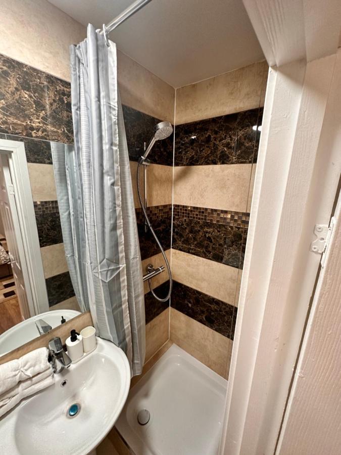 Canary Wharf Single Double And En-Suite Rooms London Exteriör bild