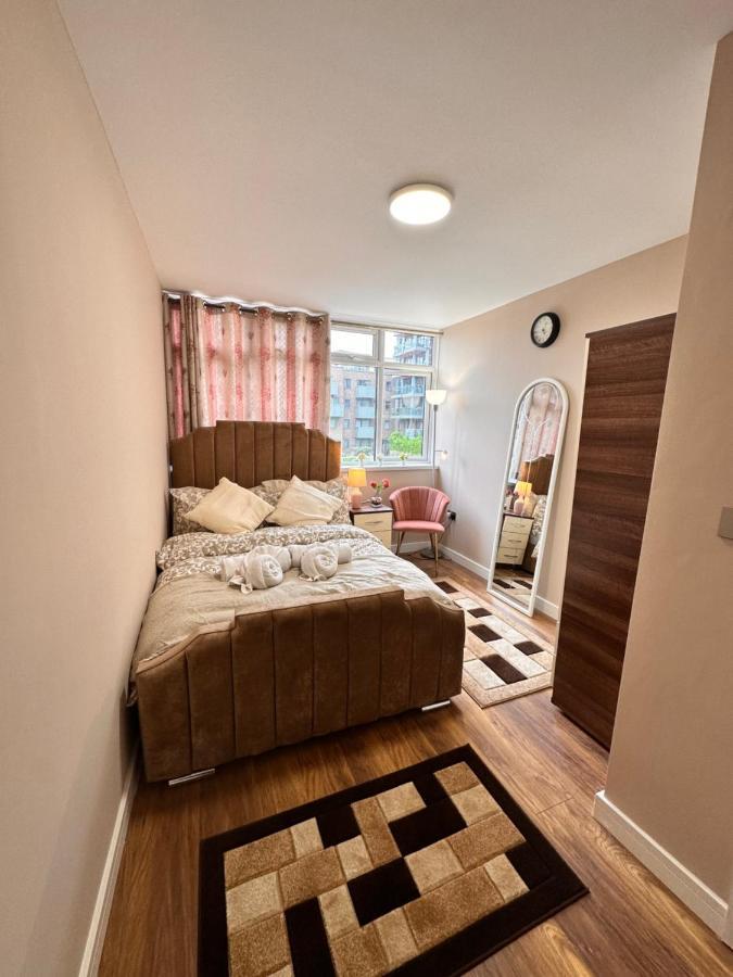 Canary Wharf Single Double And En-Suite Rooms London Exteriör bild