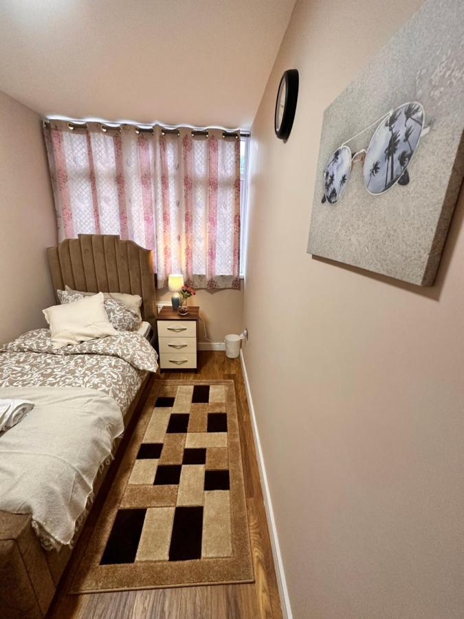 Canary Wharf Single Double And En-Suite Rooms London Exteriör bild