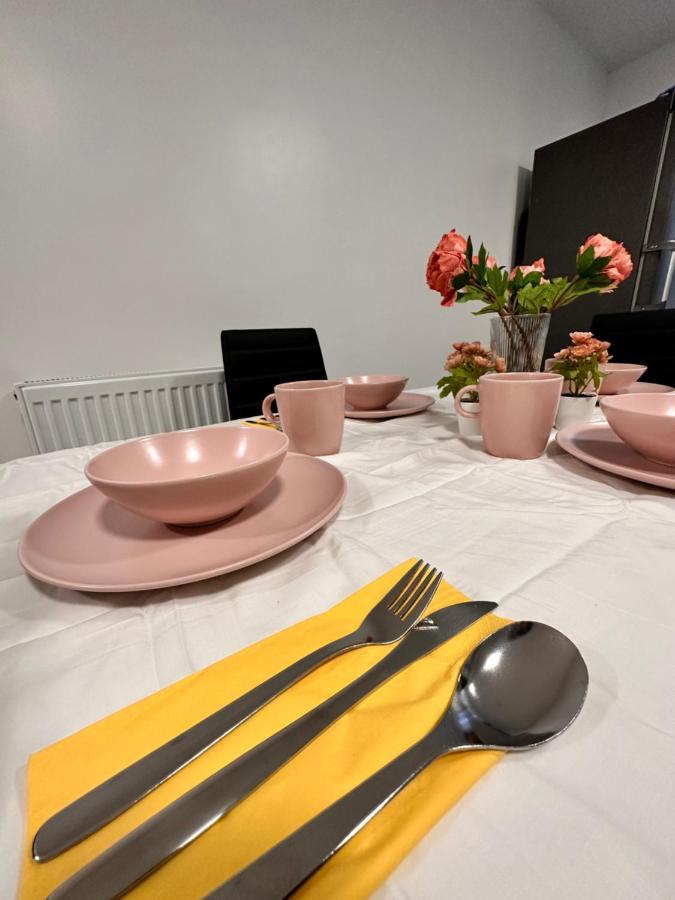 Canary Wharf Single Double And En-Suite Rooms London Exteriör bild