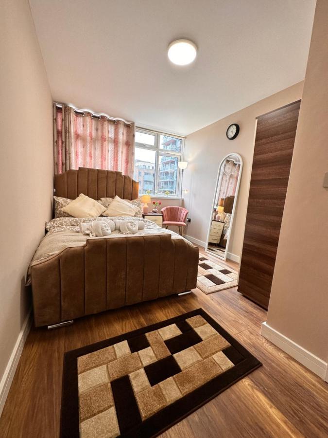 Canary Wharf Single Double And En-Suite Rooms London Exteriör bild