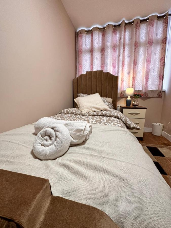 Canary Wharf Single Double And En-Suite Rooms London Exteriör bild