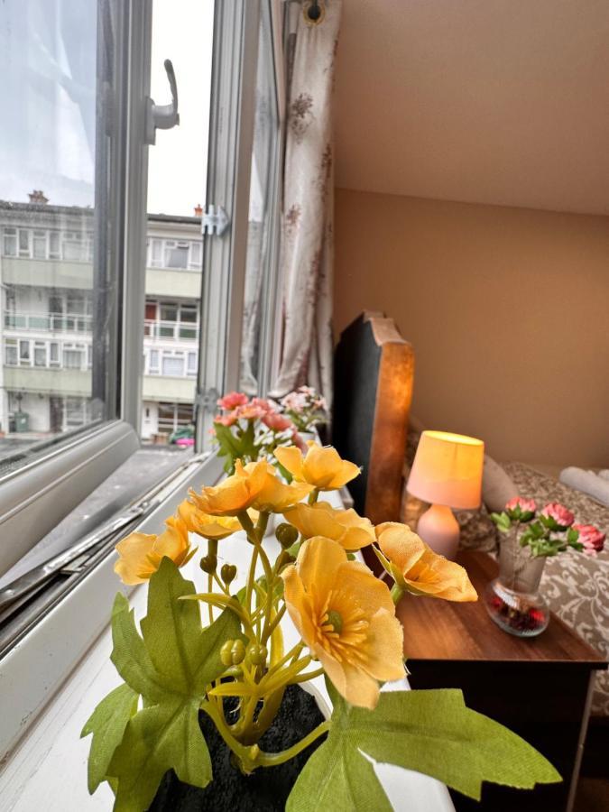 Canary Wharf Single Double And En-Suite Rooms London Exteriör bild